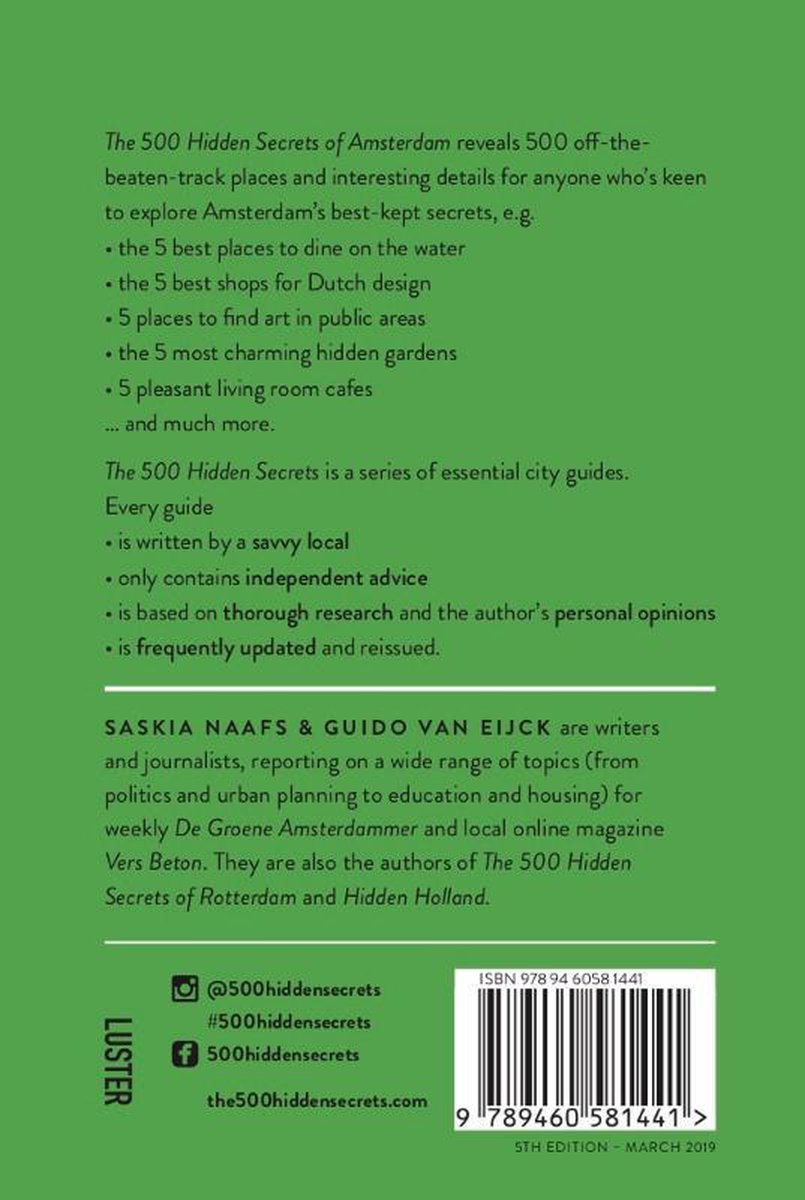 Achterkant van het boek 'The 500 Hidden Secrets of Amsterdam' met tekst, social media handles en ISBN.