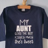 Baby Romper blauw met tekst opdruk My Aunt gives the best kisses hugs she's sweet | lange mouw | donkerblauw met wit | maat 50/56