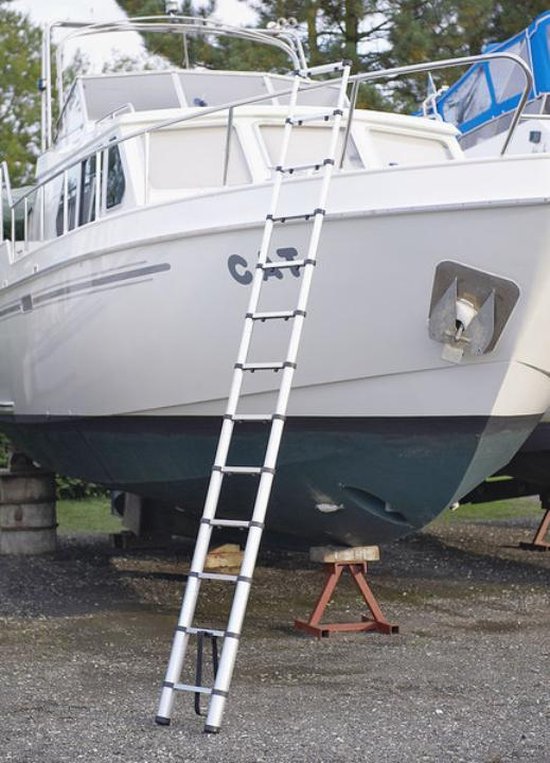 Vliegtuig Bij De Gate Klaar Voor Instappen Stock Foto - Image of straal, vliegtuigen: 262769656