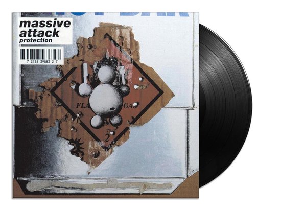 De hoes van de Massive Attack - Protection LP met een zwart vinyl.