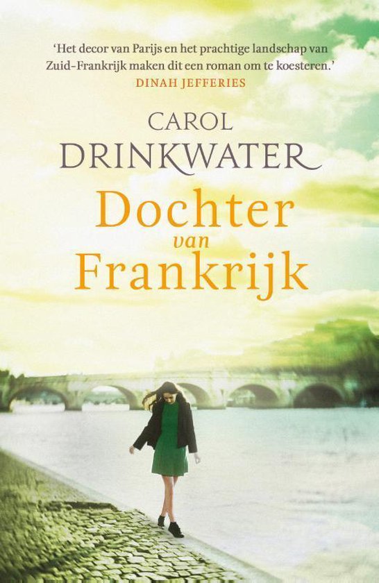 Boek kaft: Dochter van Frankrijk. Meisje met groene jurk loopt langs Seine bij brug.