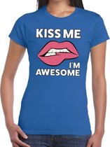 Kiss me I am Awesome t-shirt blauw dames - feest shirts dames M