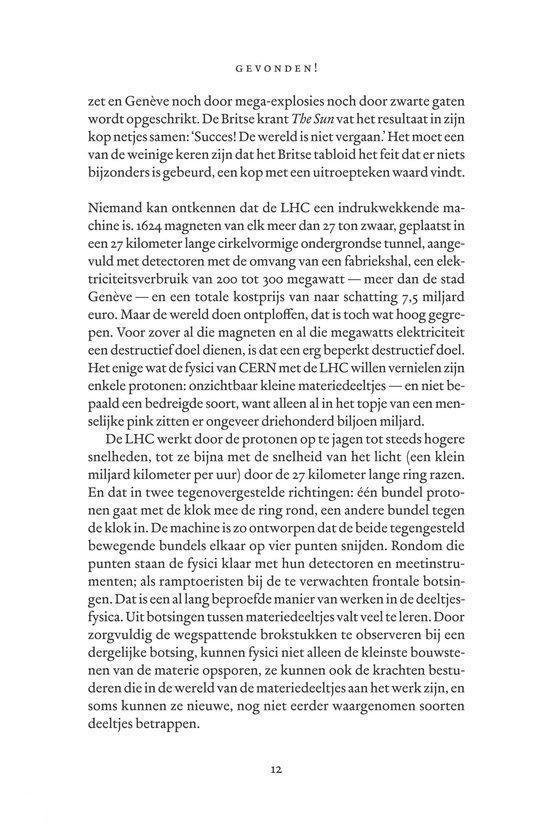 Pagina uit een boek met tekst over de Large Hadron Collider, deeltjesfysica en de rol van de protonen.