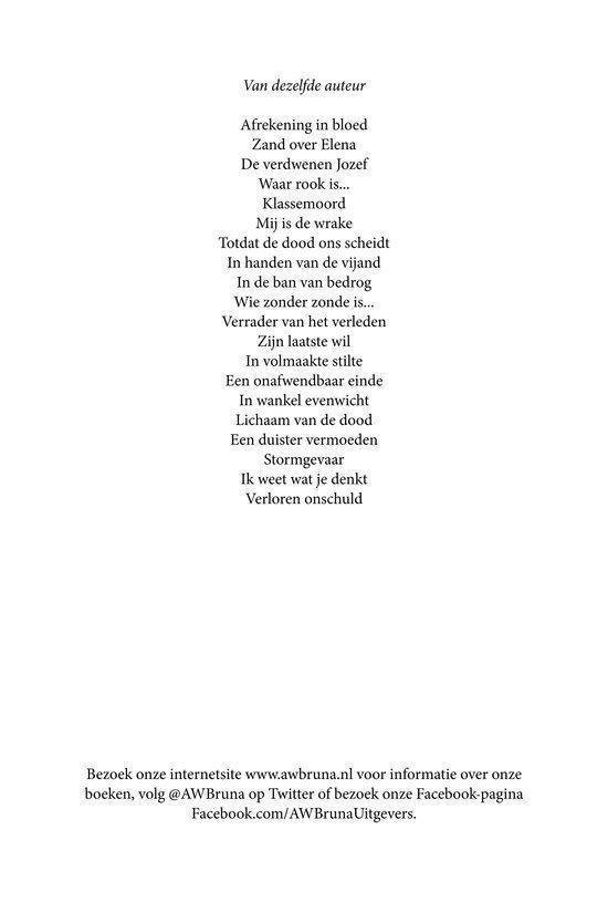 Pagina met een lijst van boektitels van dezelfde auteur. 'Afrekening in bloed', 'Zand over Elena', 'De verdwenen Jozef', 'Waar rook is...', 'Klassemoord'.