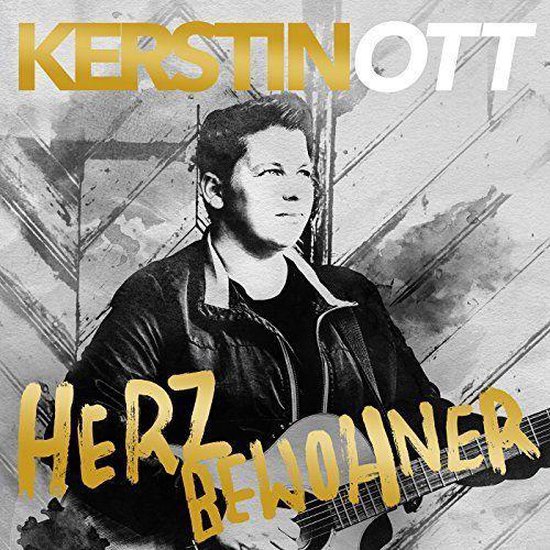 Albumhoes met Kerstin Ott, zingend en gitaar spelend. Tekst: "KERSTIN OTT HERZBEWOHNER"