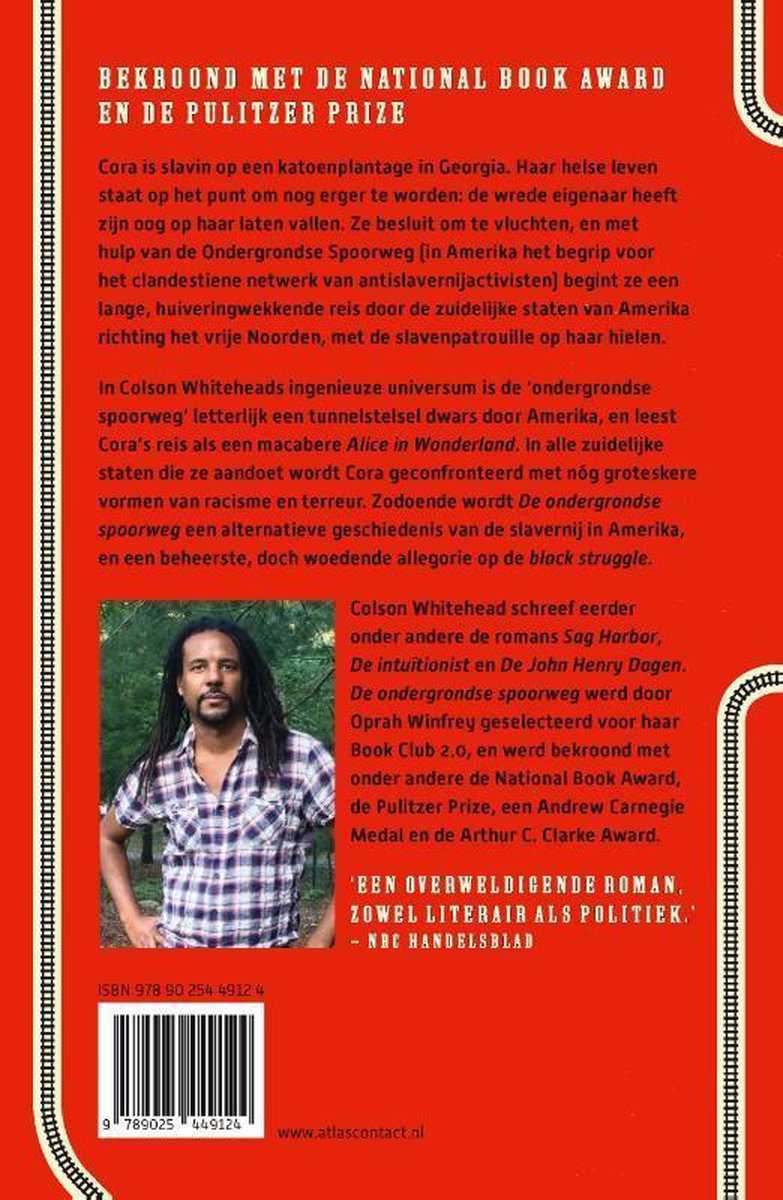 Achterkant boek 'De Ondergrondse Spoorweg'. Foto van Colson Whitehead. Tekst over de inhoud en prijzen.