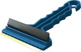 IJskrabber/raamkrabber auto met koper blad en rubberen trekker - Blauw - Kunststof - 9 x 16 cm - Ruitenkrabber IJskrabber/raamkrabber auto met koper blad en rubberen trekker - Blauw - Kunststof - 9 x 16 cm - Ruitenkrabber
