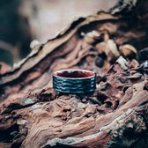 Aster ring – Brisa Gaia – Zwart Tungsten Staal – Vintage Koa – Houtenring