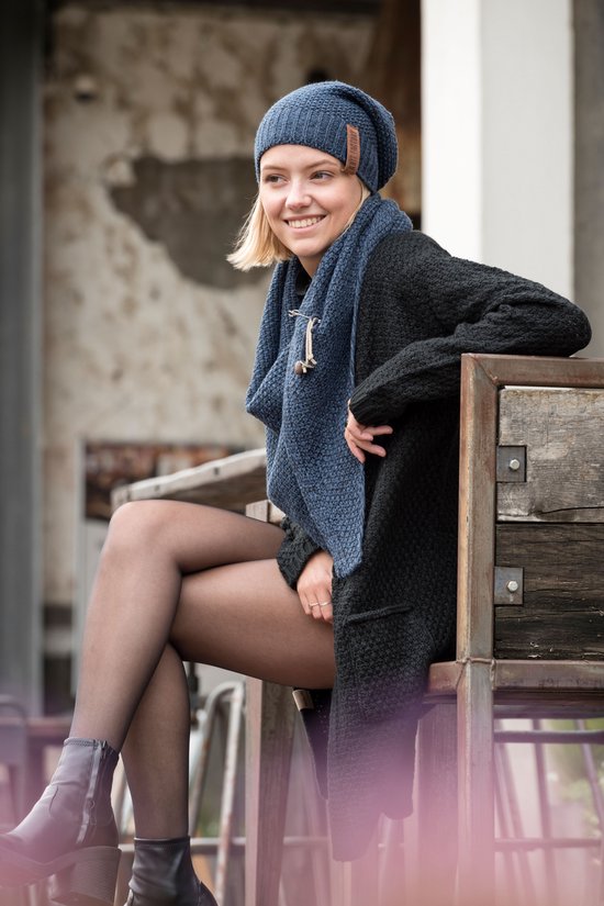 Knit Factory Luna Gebreid Vest Zwart - Gebreide dames cardigan - Middellang vest reikend tot boven de knie - Zwart damesvest gemaakt uit 30% wol en 70% acryl - 40/42 - Met steekzakken