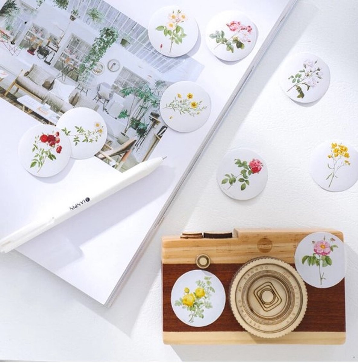 46 Ronde Stickers Met Bloemen - S007 - Stickerdoosje - Bloem Op Wit Rondje - Voor Scrapbook Of Bullet Journal - Agenda Stickers - Decoratie Stickers — afbeelding 3