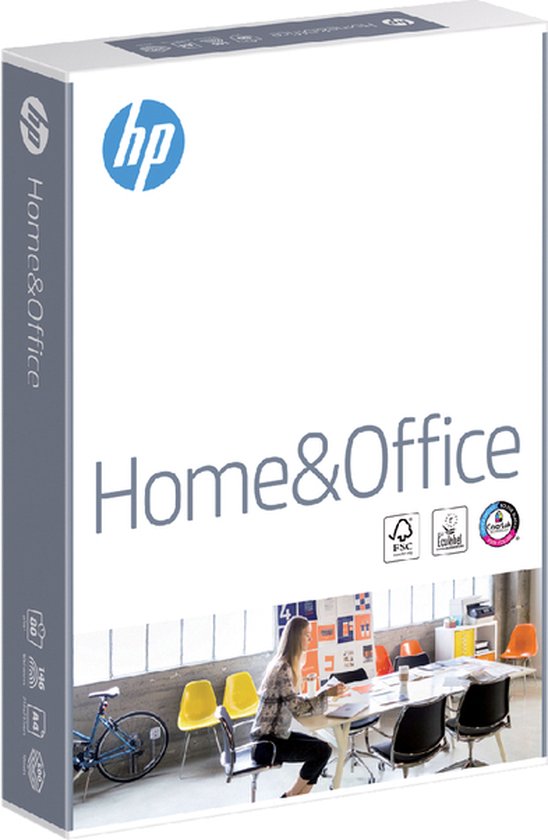 HP Home & Office papierverpakking met een afbeelding van een vrouw die aan een bureau in een modern kantoor zit.