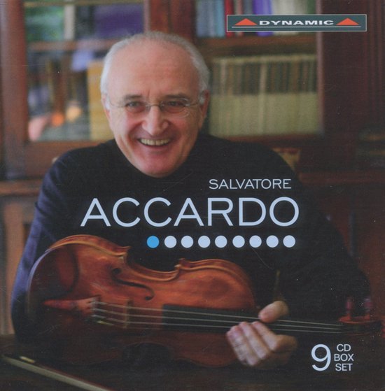 Salvatore Accardo met viool, hij draagt een zwart shirt met "SALVATORE ACCARDO" erop. Rechtsonder "9 CD BOX SET".