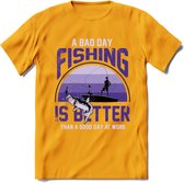 A Bad Day Fishing - Vissen T-Shirt | Paars | Grappig Verjaardag Vis Hobby Cadeau Shirt | Dames - Heren - Unisex | Tshirt Hengelsport Kleding Kado - Geel - XL