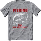 Fishing Has No Age Limit - Vissen T-Shirt | Blauw | Grappig Verjaardag Vis Hobby Cadeau Shirt | Dames - Heren - Unisex | Tshirt Hengelsport Kleding Kado - Donker Grijs - Gemaleerd