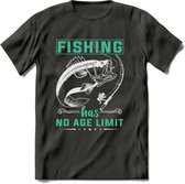 Fishing Has No Age Limit - Vissen T-Shirt | Aqua | Grappig Verjaardag Vis Hobby Cadeau Shirt | Dames - Heren - Unisex | Tshirt Hengelsport Kleding Kado - Donker Grijs - S