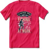 A bad Day Fishing - Vissen T-Shirt | Beige | Grappig Verjaardag Vis Hobby Cadeau Shirt | Dames - Heren - Unisex | Tshirt Hengelsport Kleding Kado - Roze - XL