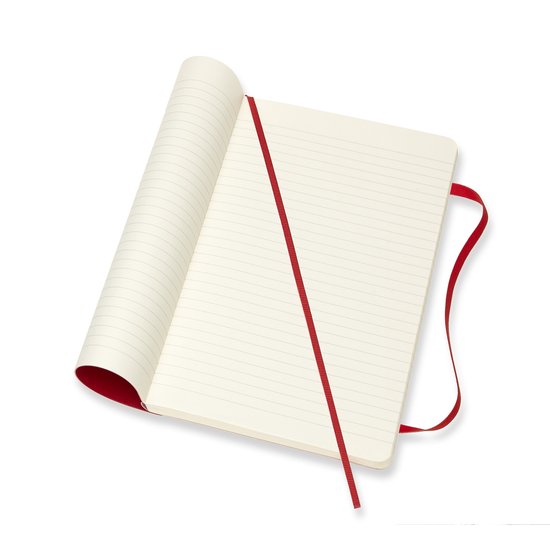 Liggend rood Moleskine notitieboek met open gelinieerde pagina's, met een rood elastiek en lint.