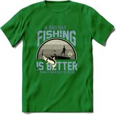 A Bad Day Fishing - Vissen T-Shirt | Grijs | Grappig Verjaardag Vis Hobby Cadeau Shirt | Dames - Heren - Unisex | Tshirt Hengelsport Kleding Kado - Donker Groen - M