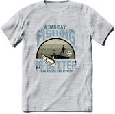 A Bad Day Fishing - Vissen T-Shirt | Grijs | Grappig Verjaardag Vis Hobby Cadeau Shirt | Dames - Heren - Unisex | Tshirt Hengelsport Kleding Kado - Licht Grijs - Gemaleerd - M