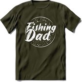 Fishing Dad - Vissen T-Shirt | Grappig Verjaardag Vis Hobby Cadeau Shirt | Dames - Heren - Unisex | Tshirt Hengelsport Kleding Kado - Leger Groen - L