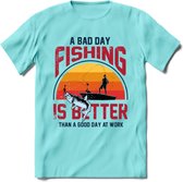 A Bad Day Fishing - Vissen T-Shirt | Grappig Verjaardag Vis Hobby Cadeau Shirt | Dames - Heren - Unisex | Tshirt Hengelsport Kleding Kado - Licht Blauw - S