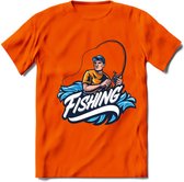 Fishing - Vissen T-Shirt | Grappig Verjaardag Vis Hobby Cadeau Shirt | Dames - Heren - Unisex | Tshirt Hengelsport Kleding Kado - Oranje - S