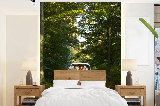 Papier peint - Papier peint photo Bus VW traversant la forêt - Largeur 175 cm x hauteur 240 cm