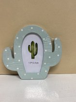 Fotolijst decoratief - hout - Cactus  - licht groen - hoogte 15.5 x 17 x 1 cm - fotoformaat 7.5x12.5 cm - Woonaccessoires