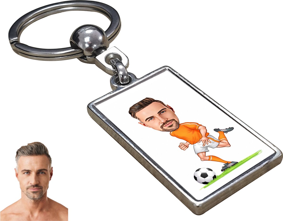 Voetballer Karikatuur Nederland - Gepersonaliseerde Karikatuur Sleutelhanger met Jouw Foto - Cadeau - Verjaardag - Kerst - Kado - Valentijn - Vaderdag - Vaderdag cadeautje - Vaderdag cadeau voor papa - Gepersonaliseerd Cadeau op Prijzenvolger.com