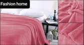 Mega groot en mooi luxe- fleece-plaid- deken-donker roze -200x220 cm. 100% microvezel.  Ook te gebruiken als -bedsprei-Lekker warm voor in de winter. Verkrijgbaar in diverse kleuren en maten.