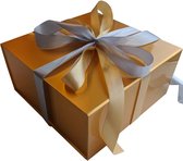 Luxe Cadeaubox Goud - Met Goud en Zilver satijnen lint - Magneetsluiting - 1200 grams karton - 23x23x11cm – Geschenkdoos - Cadeau - Cadeauverpakking