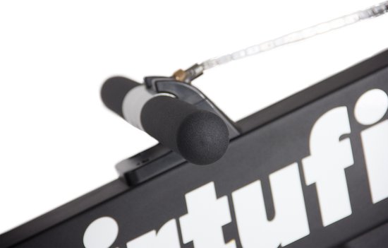 Close-up van het handvat en de ketting van de VirtuFit roeimachine.