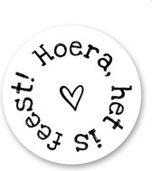 Sluitsticker Sticker – Hoera, het is feest! | Wit – Zwart - Hart | Envelop - Traktatiezakje | Envelop sticker | Cadeau – Gift – Cadeauzakje – Traktatie – Kadozakje | Chique inpakke