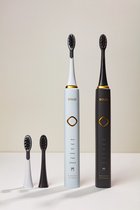 Solid Brush Zwart - Goud- Sonische tandenborstel met 6 verschillende standen. Batterij duur meer dan 3 weken.