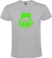 Grijs t-shirt met tekst 'EAT SLEEP GAME REPEAT' print Groen  size 3XL