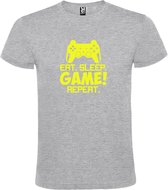 Grijs t-shirt met tekst 'EAT SLEEP GAME REPEAT' print Geel  size 3XL