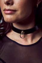 PROVOCATEUR - Leren BDSM Collar met Ring - BDSM Halsband - Bondage Collar - Choker - Sexy Cadeau - Dunne halsband voor Vrouwen - Day Collar - Skinny Collar - Luxe Bondage Gear - Echt Leer Zwart / Goud