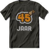 45 Jaar Feest T-Shirt | Goud - Zilver | Grappig Verjaardag Cadeau Shirt | Dames - Heren - Unisex | Tshirt Kleding Kado | - Donker Grijs - S