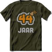 44 Jaar Feest T-Shirt | Goud - Zilver | Grappig Verjaardag Cadeau Shirt | Dames - Heren - Unisex | Tshirt Kleding Kado | - Leger Groen - XXL