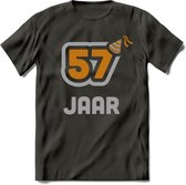 57 Jaar Feest T-Shirt | Goud - Zilver | Grappig Verjaardag Cadeau Shirt | Dames - Heren - Unisex | Tshirt Kleding Kado | - Donker Grijs - S