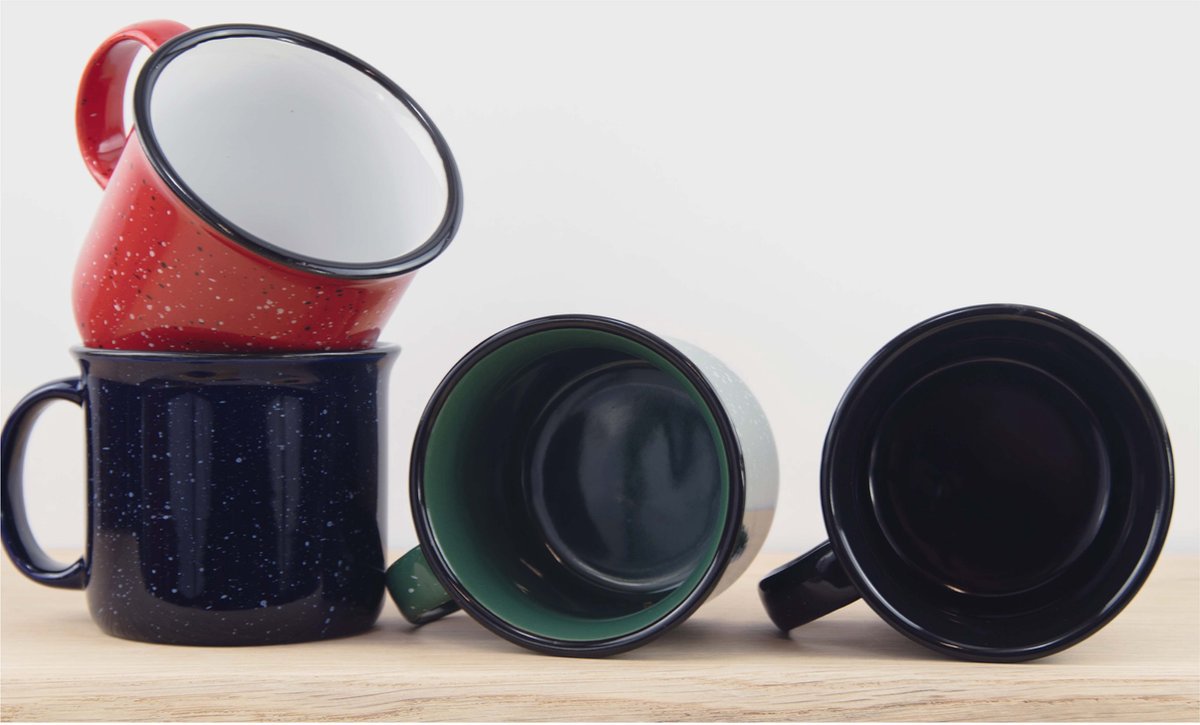 Set petit déjeuner enfant: un mug, un bol à corn flakes et une