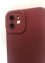 Hoogwaardige Siliconen hoesje met bescherming rondom Camera/Lens - Geschikt voor iPhone 12 - Bordeaux (Let OP: Past Alleen 12)