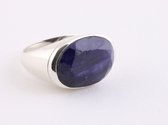 Zilveren ring met blauwe saffier - maat 19.5