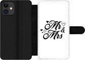 Bookcase Geschikt voor iPhone 12 Pro Max telefoonhoesje - Spreuken - 'Mr & Mrs' - Hart - Quotes - Met vakjes - Wallet case met magneetsluiting