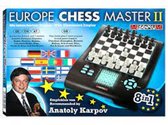 MILLENNIUM Europe Chess Champion - Schaakcomputer + 7 andere spellen (Dammen, Halma, 4 op een rij, Reversi, etc.) voor beginners en kinderen. Met opbergvak voor stukken en stenen.