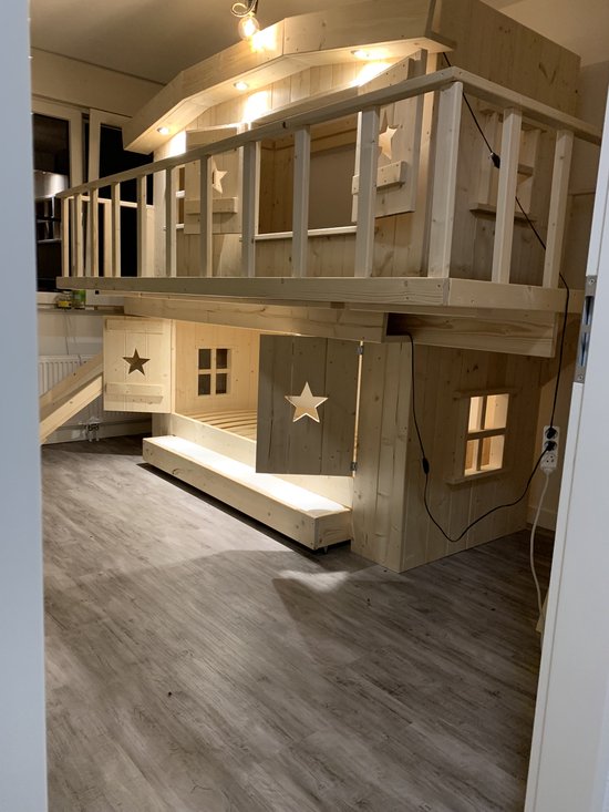 Product: BOOMHUTBED XXL DE LUXE MODEL BLANK MET GLIJBAAN, SPOTJES EN TAPIJT, van het merk Droommeubel Concurrent