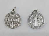 Medaille van Hlg. Benedictus Zilverkleurig 1,5 x 1,5 cm