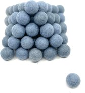 MooiVilt - viltballetjes - 30 stuks - pasteel blauwgrijs - 2,2cm - hobby - wolvilt - handwerk - wolkralen - handgemaakt - creatief - Fairtrade