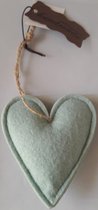 Maak uw gezellige omgeving compleet met dit decoratieve hart (10cm x 12cm). In een zachte mintgroene kleur en voorzien van een touwtje waarmee dit licht opgevulde hart kan worden opgehangen. Voor uzelf of Bestel Een Kado