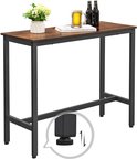 Smalle, hoge bartafel met bruin houten blad en zwart metalen frame, met verstelbare voetjes.